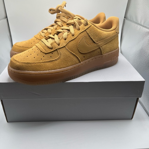 The Nike Air Force 1 Low Wheat  NWB - Picture 2 of 6